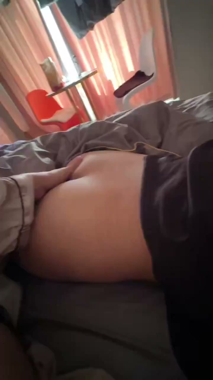 04年的小蜜桃臀 图片 1
